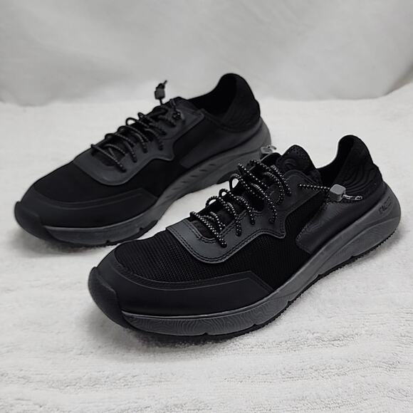 CLARKS DAVIS LOW TOP MENS SIZE 8 COMBI BLACK CANVAS ELASTIC-LACES SNEAKERS NEW - Picture 1 of 16